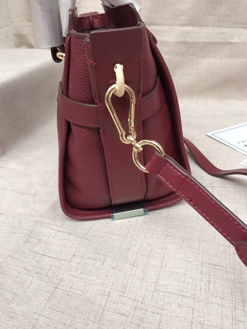 Coach Swagger 27 Pebble Leather Satchel Black Detail : กระเป๋าcoach ทรงสวย ไม่มีวันเฉย ดีเทลด้านหน้ากระเป๋าเยอะ ชิคไปอีกแบบ ภายในกว้าง ใส่ของได้มาก แถมจะถือก็ได้ หรือ สะพายกระเป๋าก็ดี มีจำนวนไม่เยอะ ใครยังไม่มีใบนี้ รีบจับรีบจองกันเลยนะคะ