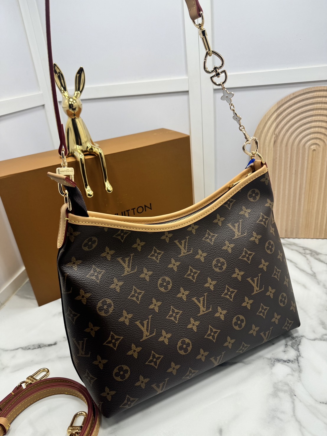 ORI หนังแท้ | LV CarryAll Monogram canvas 30cm กระเป๋าสะพายแครี่ออลรุ่นใหม่ ใบใหญ่จะของได้เยอะดีไซน์เรียบหรู มาพร้อมห่วงโซ่หัวใจห้อยสุดคิ้ว และสายสะพายแยกถอดได้ สวยหรูคลาสสิก