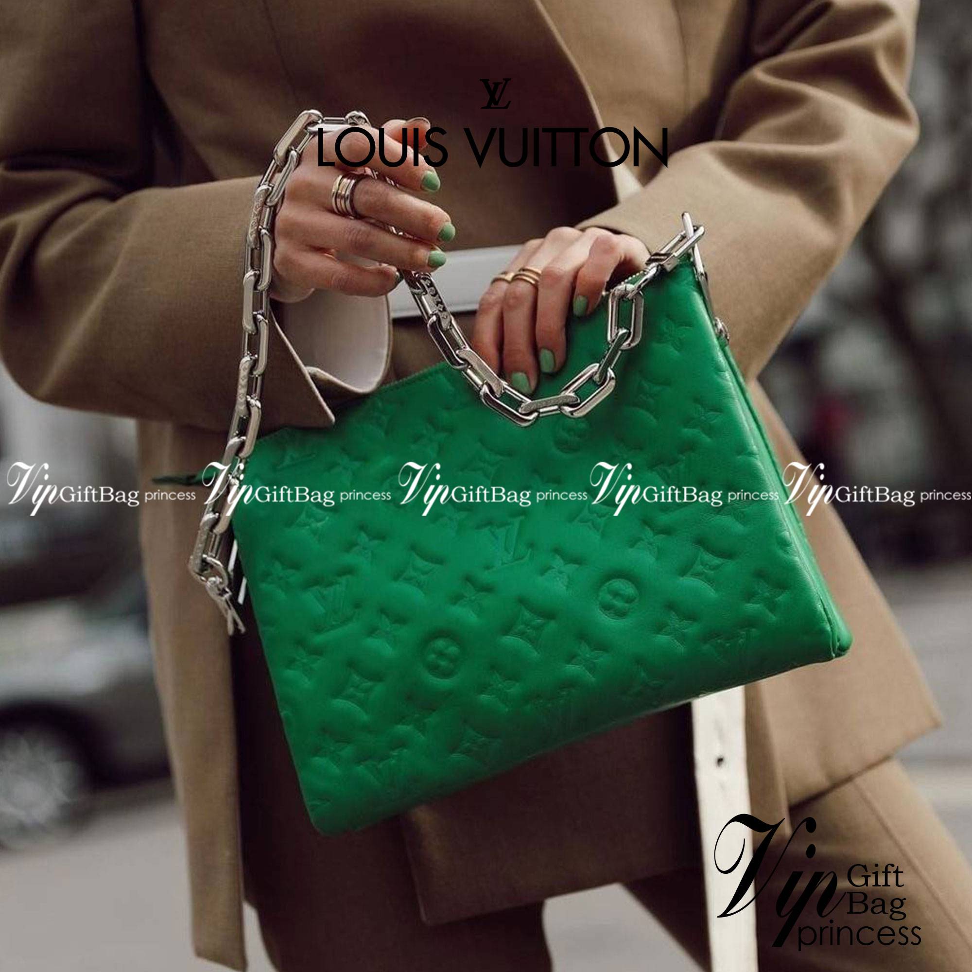 LV HANDLE POUCH MONOGRAM กระเป๋าสะพายกึ่งคลัชท์ สุดล้ำ ใหม่ล่าสุดมาแรงมาก ด้วยความสวยปังตั้งแต่แรกเห็น วัสดุหนังแกะปั๊มลายสวยคม มาพร้อมสาย 2 เส้น เลิศๆ มีสายโซ่ที่มีดีเทลละเอียดไม่ซ้ำ และสายสปอร์ตครอสบอดี้ ที่จะคล้องไว้ทั้งสองเส้นก็ดีงาม หรือสลับใช้ตามลุค