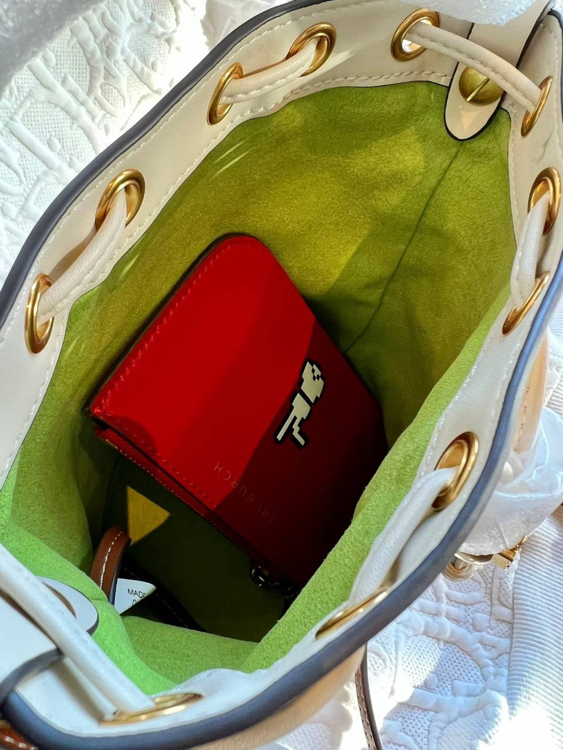 TORY BURCH MINI T MONOGRAM EMBROIDERED RABBIT BUCKET BAG WITH LEATHER SMALL WALLET ((143230)) 🎁 เปิดตัวรุ่นใหม่ได้น่ารักและสวยงามมากๆ พร้อมส่งที่ไทยก่อนใคร