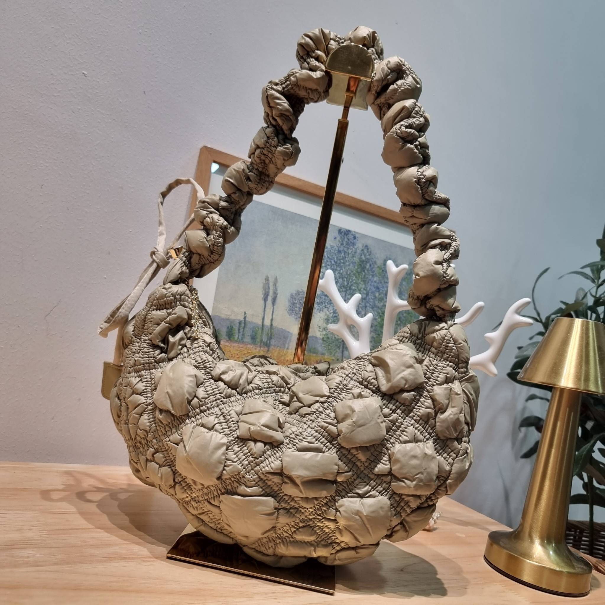 Carlyn cozy bag / Carlyn glaze bag 13 สีพร้อมส่ง อีกหนึ่งคอลเด็ด ที่ฮิตแบบฉุดไม่อยู่ กับไอเท็มนุ่มนิ่มจากเกาหลี พร้อมสีใหม่ล่าสุด กระเป๋าสะพายก้อนเมฆสุดเก๋ ที่สามารถใช้ได้หลากหลาย