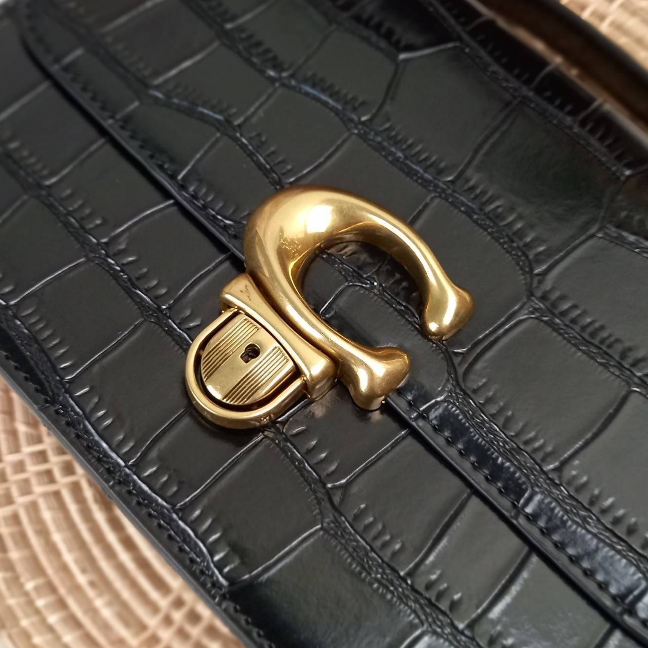 COACH CROCODILE EMBOSSED LEATHER STUDIO SHOULDER BAG (COACH C6640)🌺เอาซิ๊!!ใครอดใจไหวให้รู้ไป!! สวยตาแตก!! ปรับลุคให้ดูแพง แบบไม่ปรานีกันล่ะคราวนี้!// กระเป๋าถือ กระเป๋าสะพาย อีกหนึ่งคอลเลคชั่นสุดตะลึงตา หรูหรา! เวอร์วังอลังสร้าง! ที่ดูแพงม๊ากก!!/