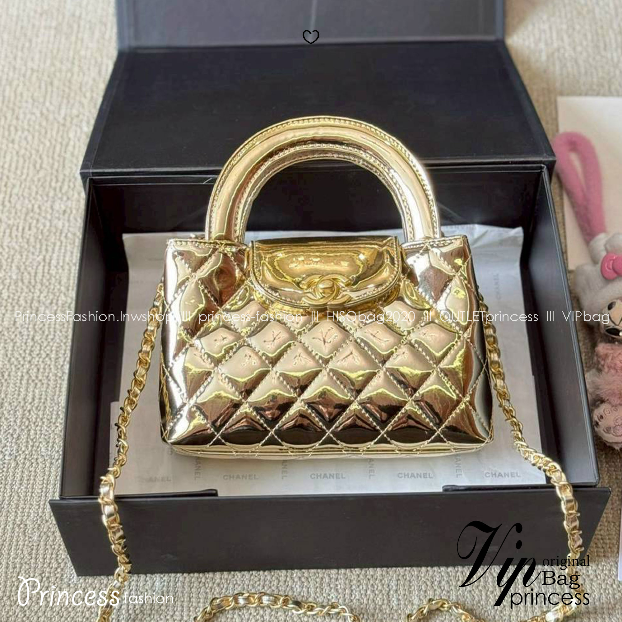 CHANEL 23K Kelly Mini Handbag Metallic Color กระเป๋าสะพายทรงสวยเรียบหรู สีใหม่เมทัลลิกเงางาม ผสมผสานดีไซน์วินเทจสง่างามทันสมัย ใช้งานได้หลากหลายโอกาส คอลเลคชั่นสุดฮอต กระเป๋าถือ/สะพายข้าง คงเอกลักษณ์ ให้ความเป็นผู้ดีในตัว สวยงาม
