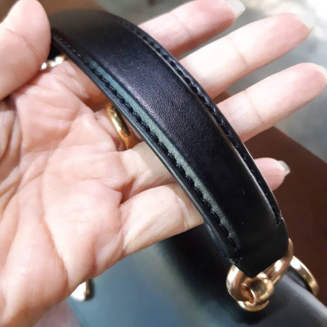 COACH TILLY SATCHEL 23 IN SIGNATURE CANVAS ((C1802//C1439/C1435)) กระเป๋า crossbody สวยหรู ขนาดใหม่ พร้อมสีมาใหม่!! ดีไซน์ย้อนยุค วัสดุหนังแคนวาสเคลือบลายสลับหนังแท้ มาพร้อมหูจับในตัว และสาย crossbody ปรับได้ตามตัว เปิด-ปิดด้วยตัวบิดล็อค ภายในโล่ง บุกำมะห