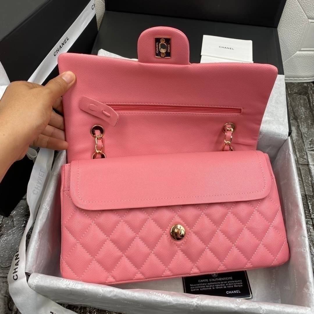 หนังแท้ CHANEL Classic Caviar 25cm กระเป๋าสะพายคลาสสิก หนังแกะและโลหะสีทอง ภาพสินค้าถ่ายจากงานขายจริง ใช้งานต่างประเทศได้
