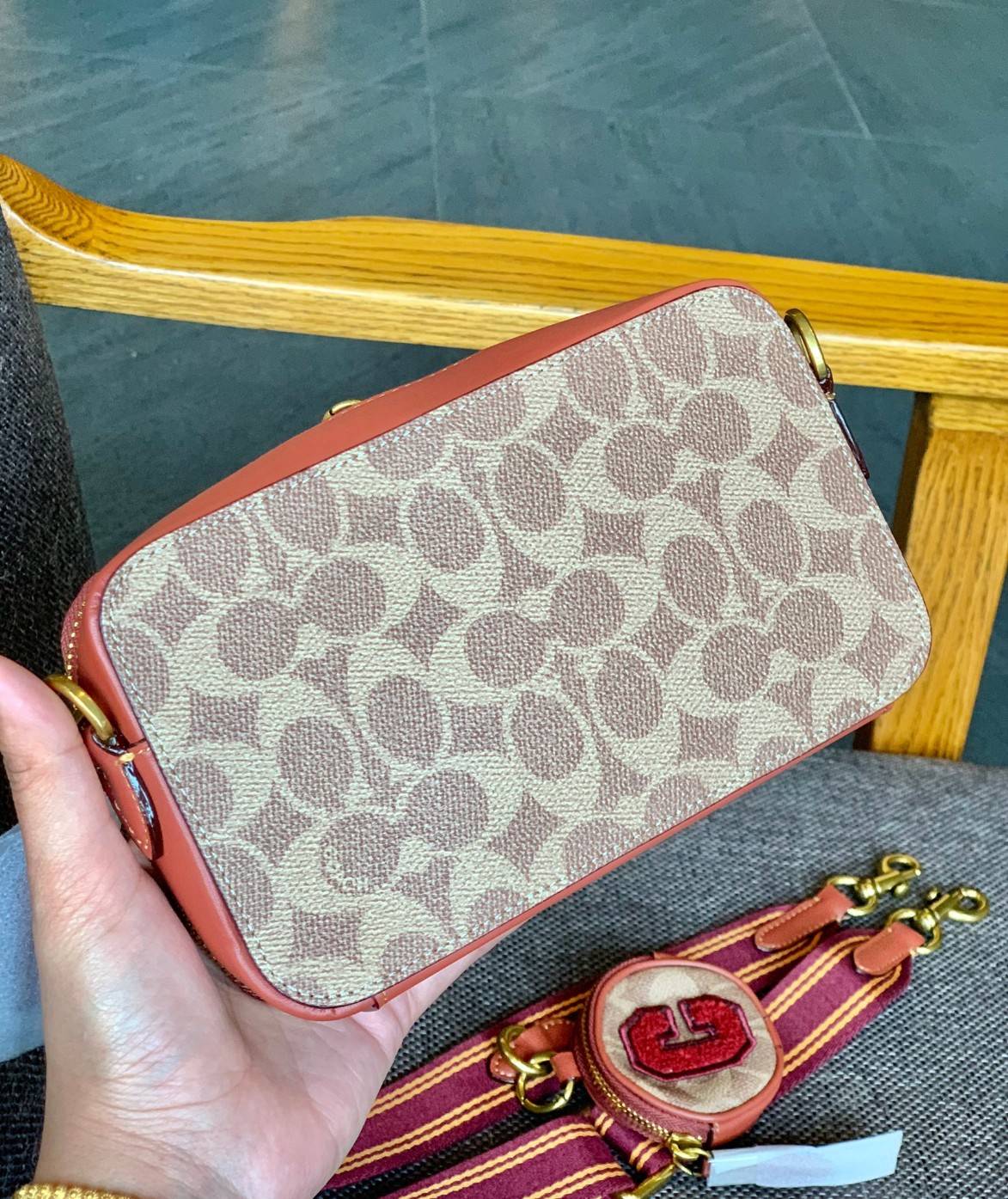 COACH CHARTER SLIM CROSSBODY IN SIGNATURE CANVAS WITH PATCHES ((C6744)) 📌พร้อมส่งที่ไทย สวยก่อนใครไปเลยยค่าา! 🌈จัดส่งพร้อมกระเป๋าพวงกุญแจแบรนด์แบบมีซิปอีกหนึ่งใบ กระเป๋าสะพายแบบครอสบอดี้ร์ หนังแท้สวย