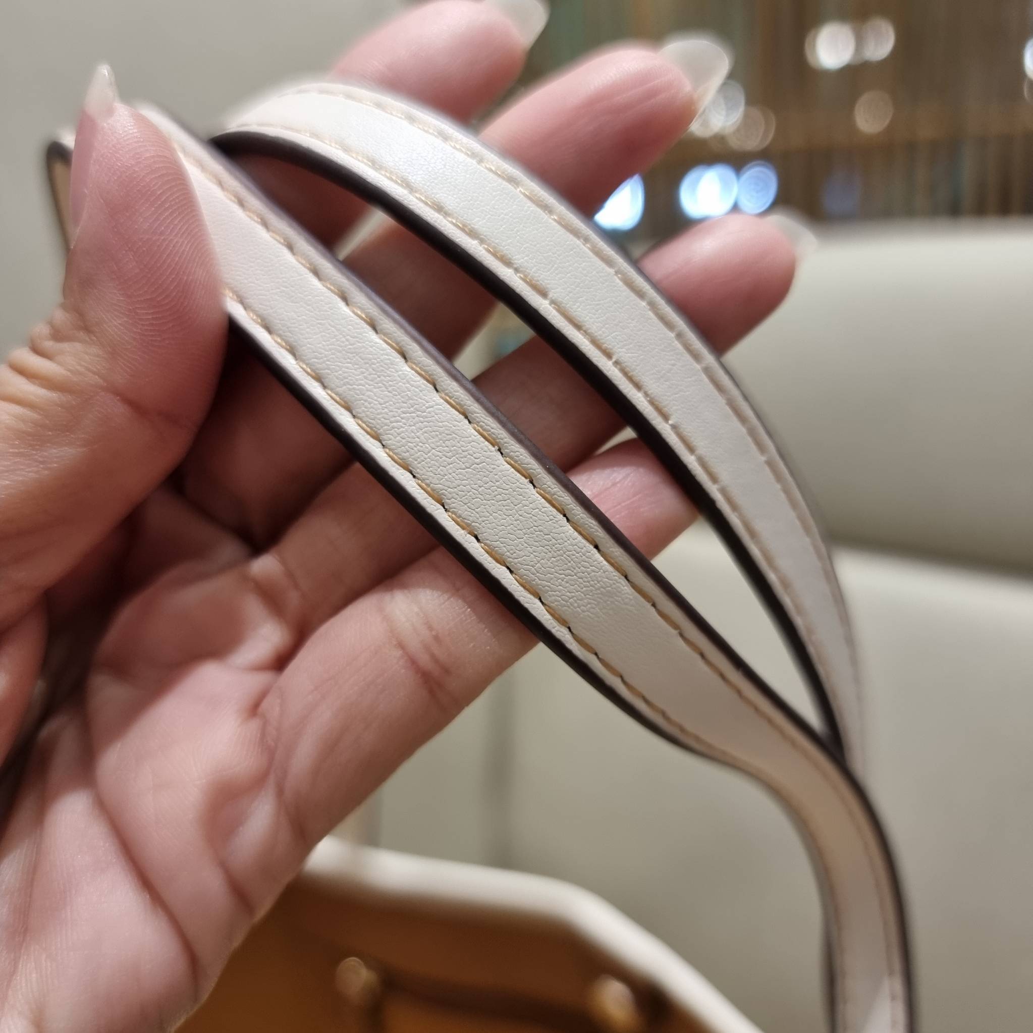 COACH CA607 CITY TOTE IN SIGNATURE CANVAS WITH HORSE AND CARRIAGE PATCHWORK GRAPHIC กระเป๋าทรงโท้ทใบใหญ่ คอลเลคชั่นใหม่ สวยโดดเด่นมากๆ น่ารักน่าใช้ไปอีกด้วยลวดลายซิกเนเจอร์โดดเด่น ใบนี้ใส่ของได้ของครบครัน จุได้แบบไม่ต้องกลัวเต็ม!! วัสดุหนังแคนวาสคุณภาพดี 