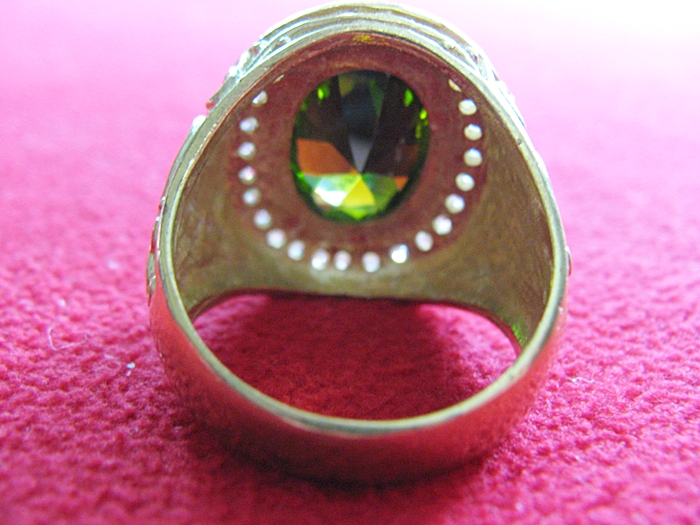 สินค้าหมดค่ะ แหวนพลอยเขียวส่องทองเหลืองล้อมเพชร(ราศีกันย์)ค่ะ