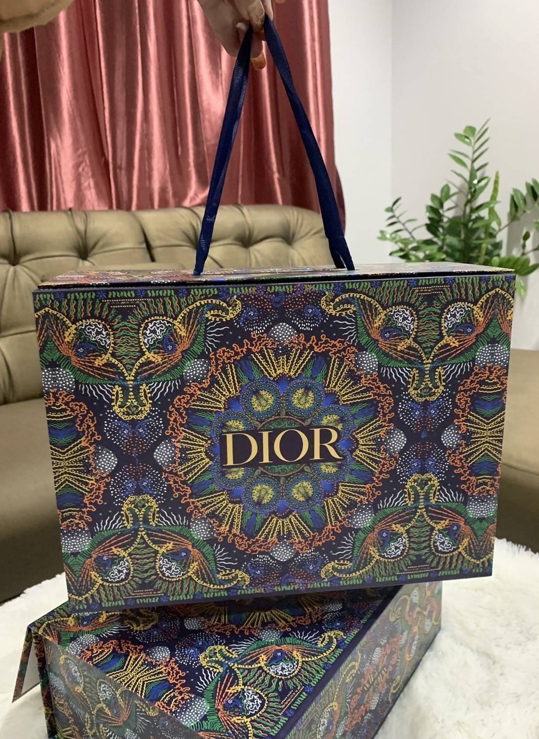 VIP 】MICRO LADY DIOR BAG Cloud ฺBlack & Pink My ABC Cannage Lambskin : VIP GIFT WITH PURCHASE (GWP) พรีเมี่ยมกิ้ฟ Limited Edition จาก DIOR DUTYFREE COUNTER ความสง่างามอีกหนึ่งรุ่นของ Dior รูปทรงสีเหลียม ขนาดกระทัดรัด อะไหล่เข้ากับสีกระเป๋า ตั้งอยู่ทรง ฐาน