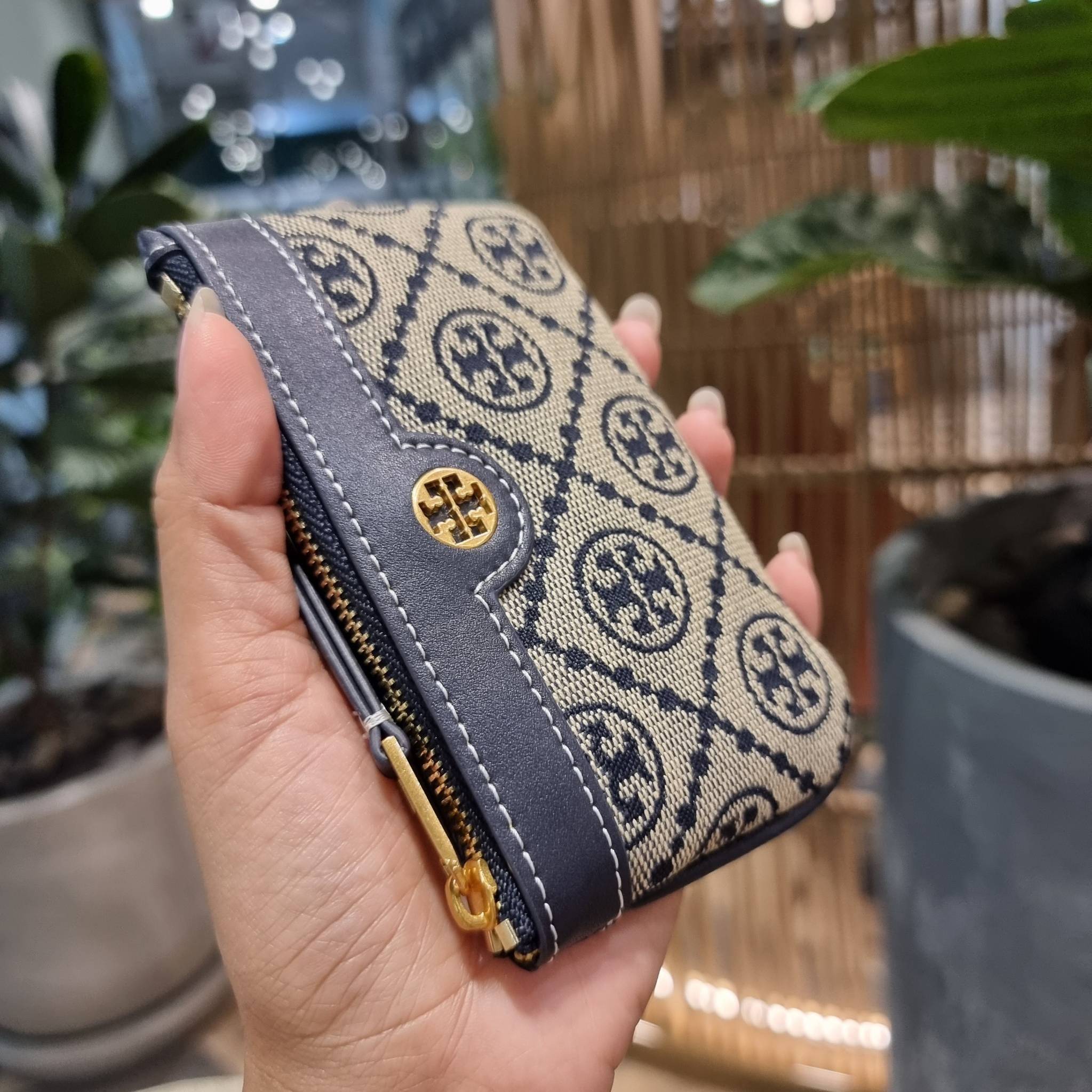 TORY BURCH T MONOGRAM CARD CASE KEY RING ใหม่ล่าสุด กับกระเป๋าเอนกประสงค์สำหรับถนอมบัตร น่ารัก คิ้วท์ๆ ใบจริงน่าใช้มาก