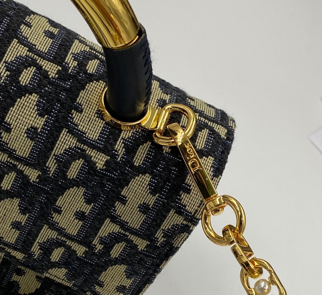 Mini Dior Ange Bag Macrocannage CD clasp with white resin pearl กระเป๋าถือพร้อมสายสะพาย ประดับตัวล็อคมุก สวยงามเหนือกาลเวลา เกรดออริ 1:1 ใช้งานต่างประเทศได้