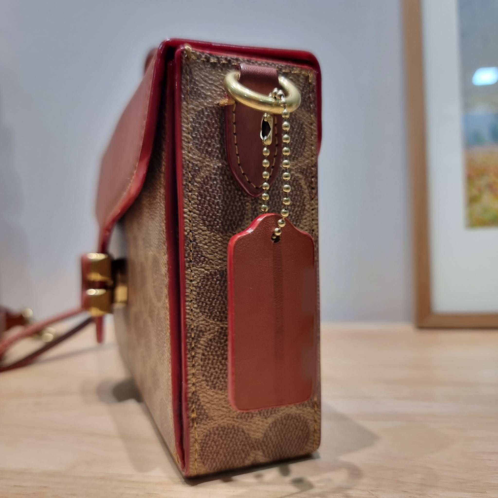 COACH CH798 TABBY BOX BAG IN SIGNATURE CANVAS ดีไซน์ใหม่ปี 2023 กับกระเป๋าสะพายมัลติฟังก์ชั่น ครบครัน ใช้งานได้หลากหลาย สวยคมชัด คลาสสิคใช้ได้ทุกลุค