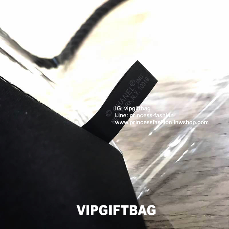 พรีเมี่ยมกิ๊ฟแท้ 100% 🔥 กระเป๋า Chanel waterproof bag ปั๊มโลโก้ กระเป๋ากันน้ำมาแล้วจ้า ร้อนๆแบบนี้พกติดไปสระน้ำด้วยนะคะ จุขอได้เยอะ สวยๆรับซัมเม่อร์นี้ไปเลยจ้าา