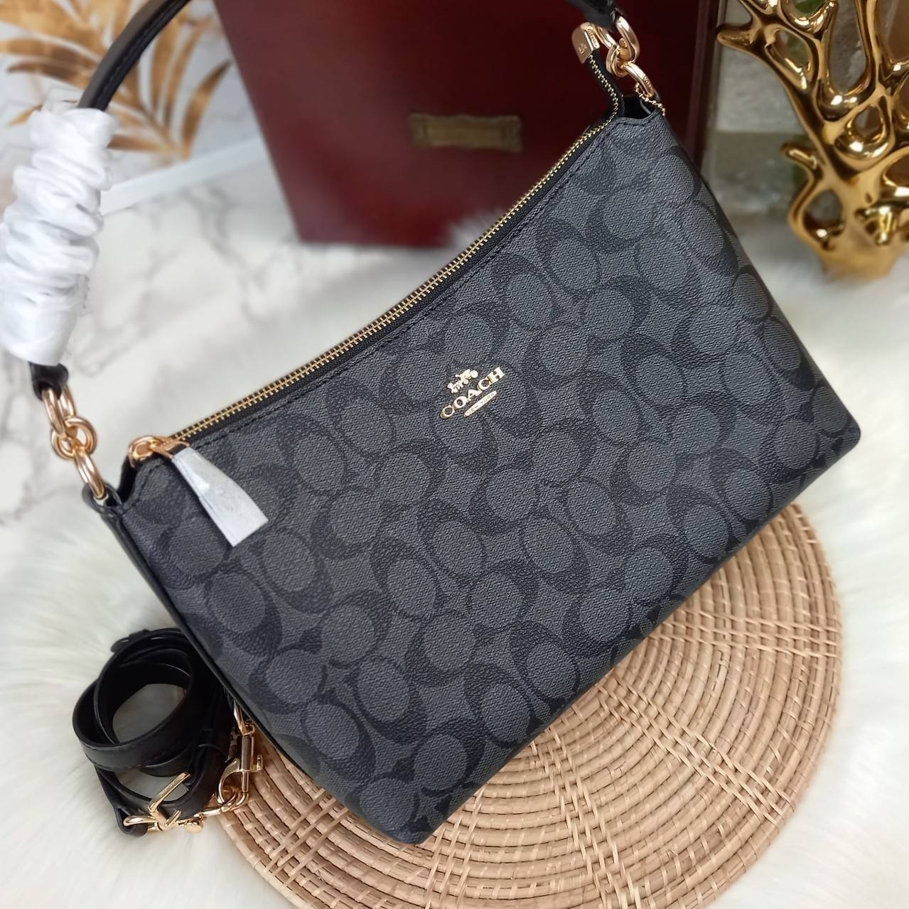 COACH LEWIS SHOULDER BAG IN SIGNATURE CANVAS (COACH F85696)🌺พอชใบใหญ่ ใส่ของได้จุใจ มีสายให้ 2 สาย อะไหล่สีทอง หรูหรา คลาสสิค สายยาวถอดได้ ปรับได้ ช่องด้านใน กว้างมากๆ ใช้ได้ทุกโอกาสจริงๆ แนะนำ ไม่ควรพลาดจ้า