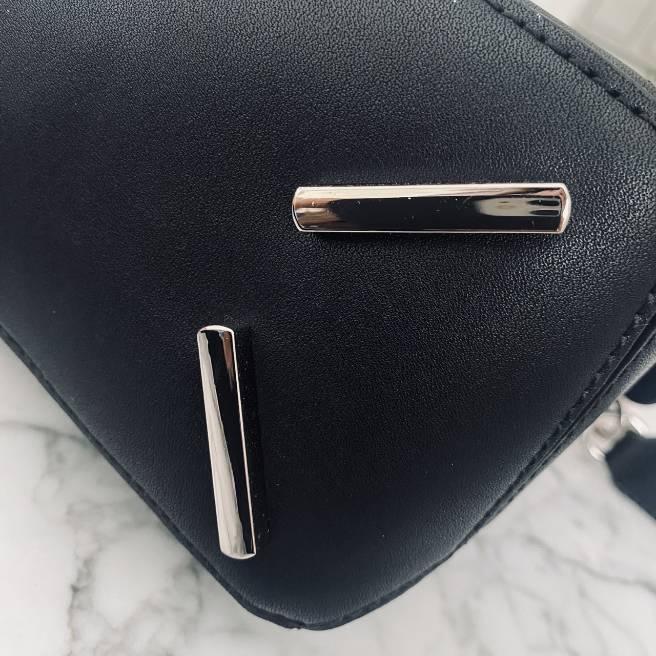 LOEWE Puzzle bag in smooth leather กระเป๋าสะพายทรงกล่องเรียบแต่หรูคูลและเท่ห์ สุดยอดแบรนด์ที่ดีไซน์เป็นเอกลักษณ์ โดดเด่น สไตล์พัซเซิล ใช้ได้ทั้งชายหญิง