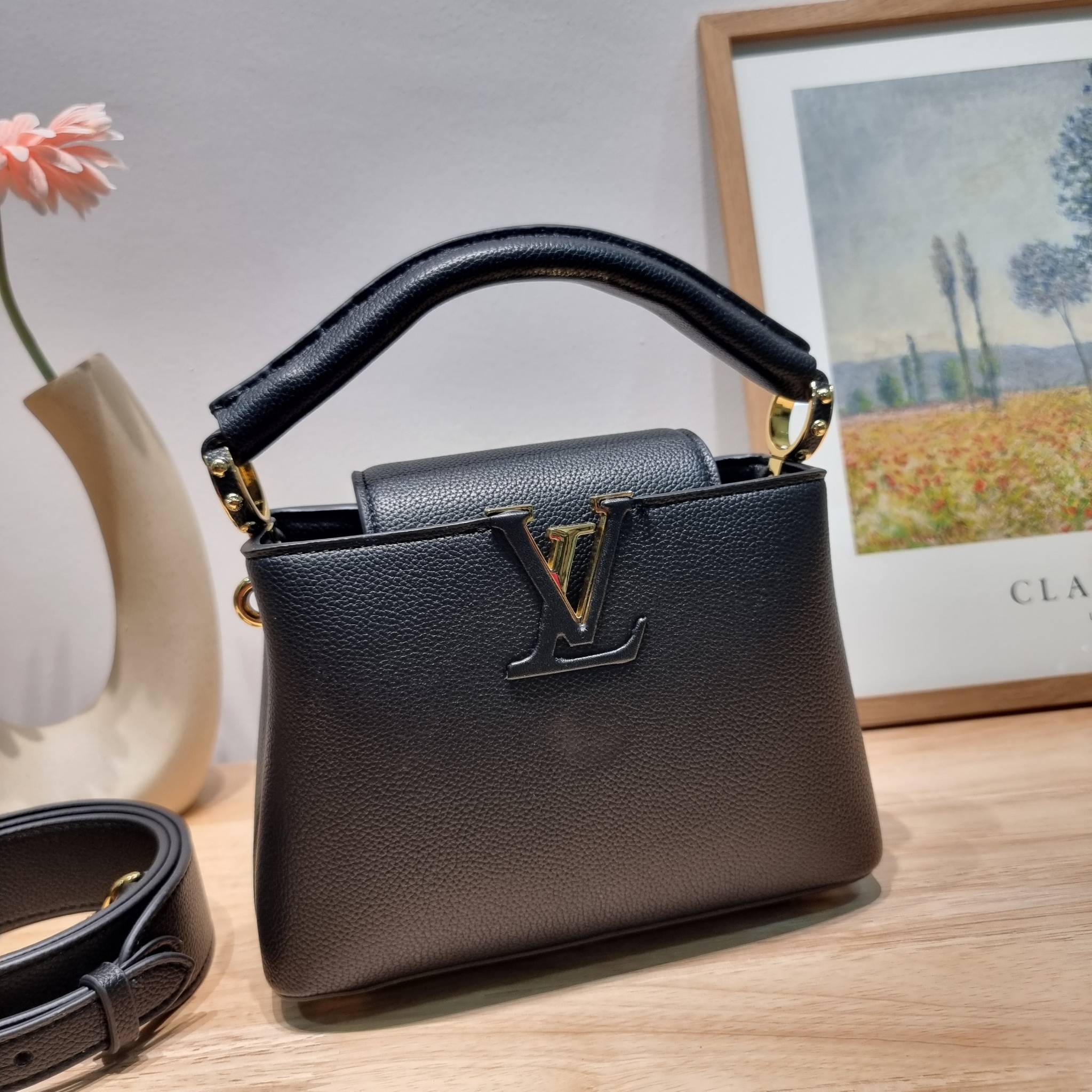 LV capucines mini top handle ที่สุดของความสวยในราคาเบาๆ กระเป๋าถือสุดหรู ดีไซน์ทรงคลาสสิค ที่รอบนี้มาในไซส์มินิ ดีงามม้ากกกก!!