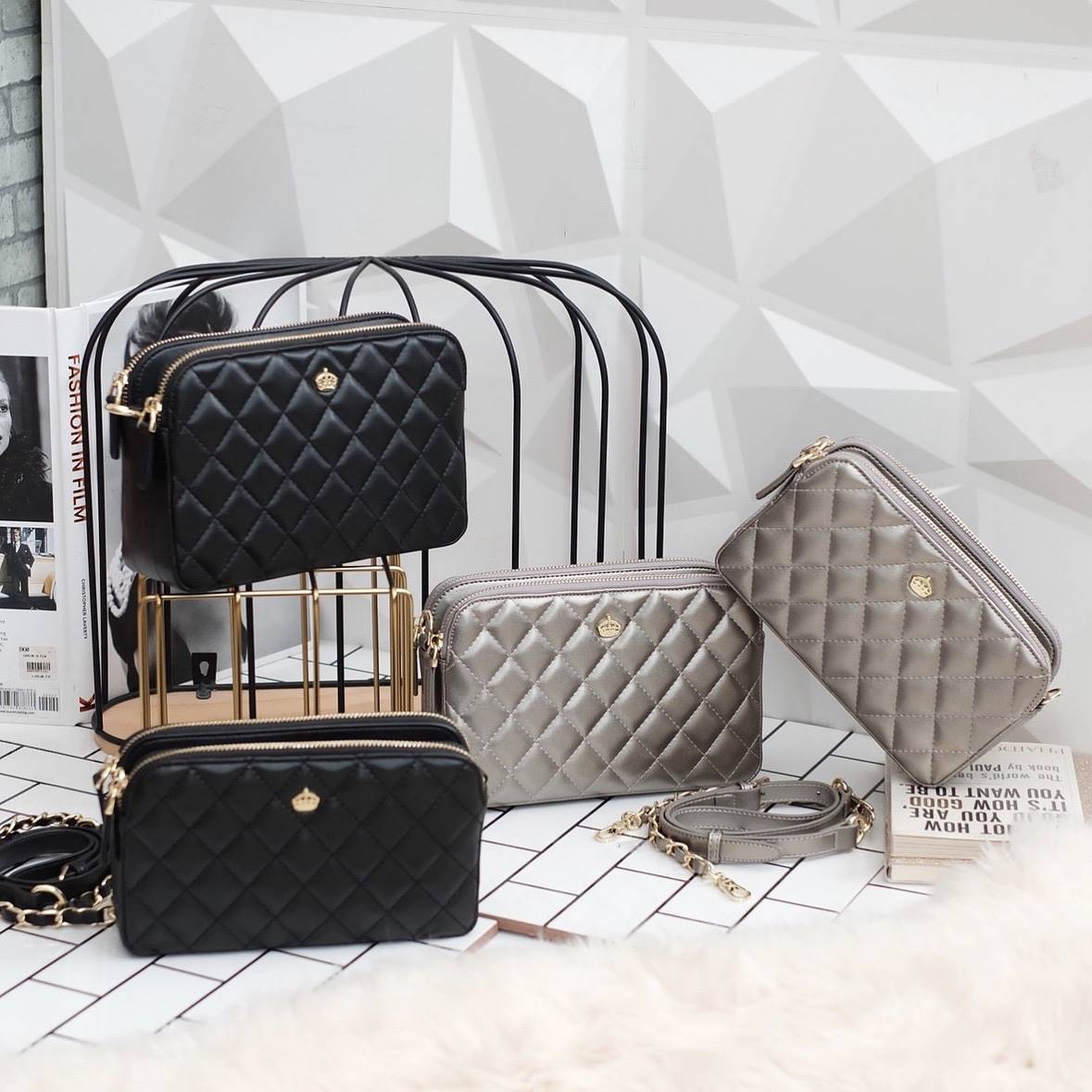 💥รุ่นขายดี มาเพิ่มแล้วค่า KEEP Carla รุ่นขายดีที่สุด ทรงน่ารักที่สุด รอบนี้หนังลายเรียบตัวใหม่ Microfiber สวย ทน กว่าเดิม 👍ตีตารางขึ้น ฟู นิ่ม สวย ดูแพง สะพายได้ทุกวัน เข้ากับชุดง่ายมาก Must have item !! ❤️#กระเป๋าที่มีสีเดียวไม่เคย