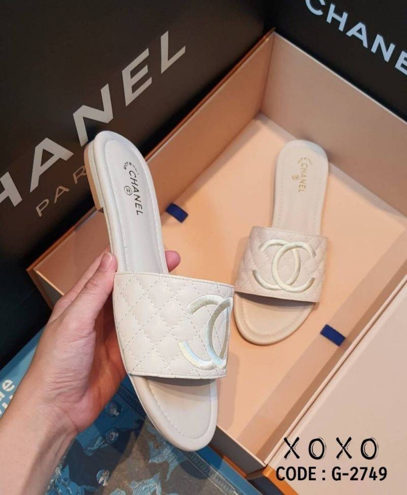 CHANEL SANDELS แตะงานแบรด์ ชิคๆ สวย หรู นุ่มมาก ใส่สบาย วัสดุหนัง PU เย็บตาราง ด้านหน้างานปักโลโก้ สวย เรียบร้อย แมทส์ชุดง่าย น้ำหนักเบา