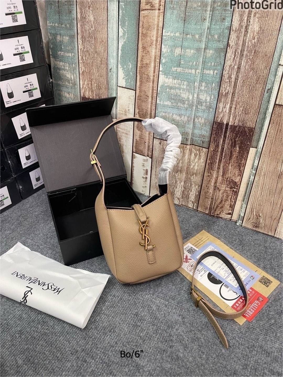 YSL Le 5 à 7 Supple Baby กระเป๋าสะพายไหล่ทรงโฮโบไซส์มินิน่ารัก รุ่นใหม่ที่กำลังมาแรง สวยแพง สวยหรู สวยเกินคนธรรมดาจะเข้าใจกันเลย ต้องมีแล้วน้าาา