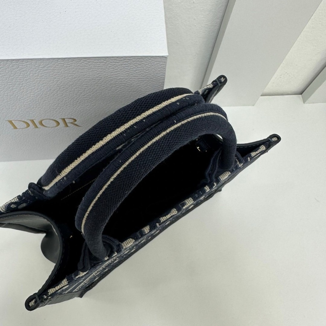 พร้อมส่ง 3 ไซส์ DIOR Small Dior Book Tote Blue Dior Oblique Embroidery กระเป๋าทรงโท้ท เกรดออริ สลับแท้ 1:1 ใช้ต่างประเทศได้