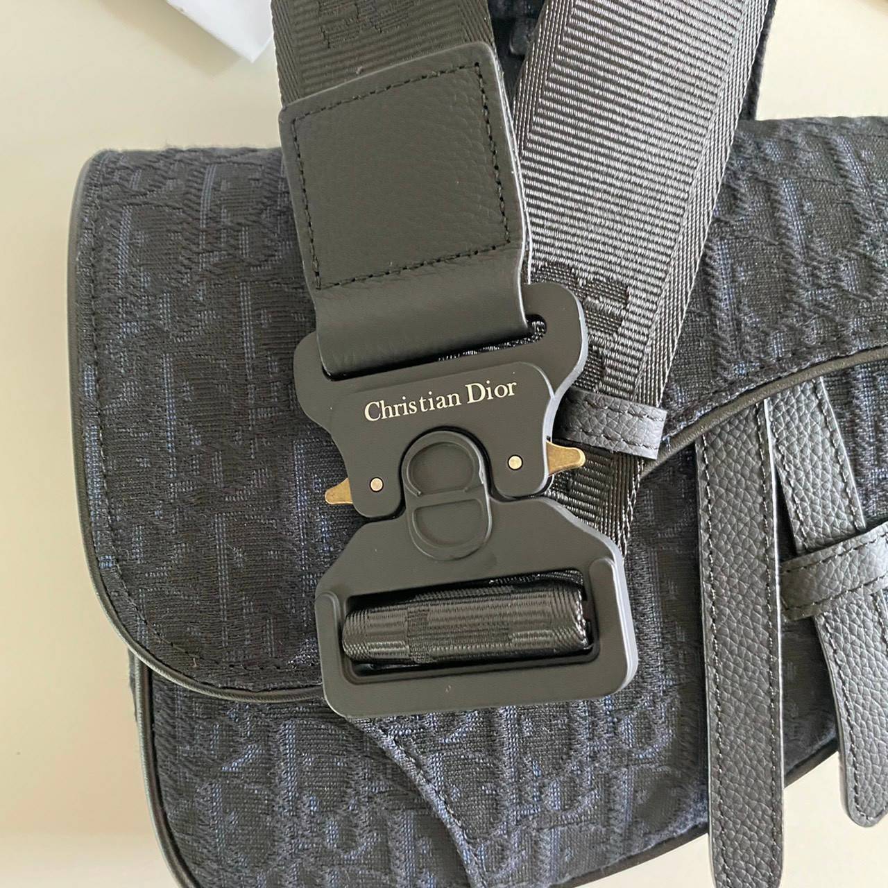VIP 】𝐂𝐇𝐑𝐈𝐒𝐓𝐈𝐀𝐍 𝐃𝐈𝐎𝐑 SADDLE BAG Black Dior Oblique Jacquard พร้อมส่งที่ไทย 2 สีสุดคลาสสิก กระเป๋าสะพายข้าง สายปรับขนาดได้ จุของได้เยอะ ใช้ได้ทั้งหญิงชาย