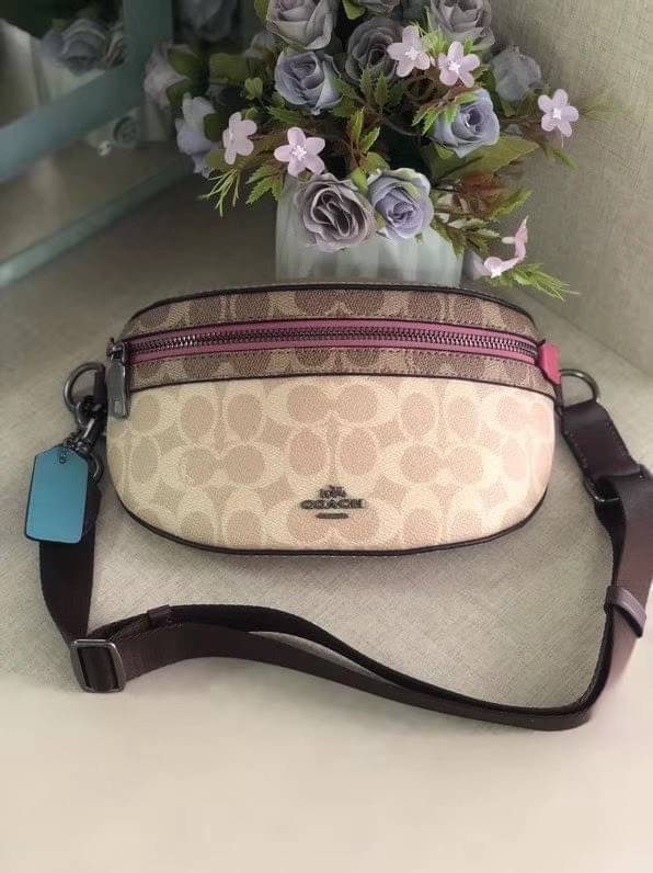 LIMITED EDITION !! COACH BELT BAG IN SIGNATURE WITH REXY BY GUANG YU กลับมาอีกครั้งกับ Coach X Disney สวยงามมากๆค่ะ คาดอก คาดเอวได้ ลาย C ตัดขอบหนังเรียบ มีช่องซิปทั้งหน้า//หลัง ใส่มือถือได้ทุกรุ่น;พาสปอร์ตได้ ;กระเป๋าเงินใบกลางได้;อื่นๆจำเป็นได้ครบค่ะ.