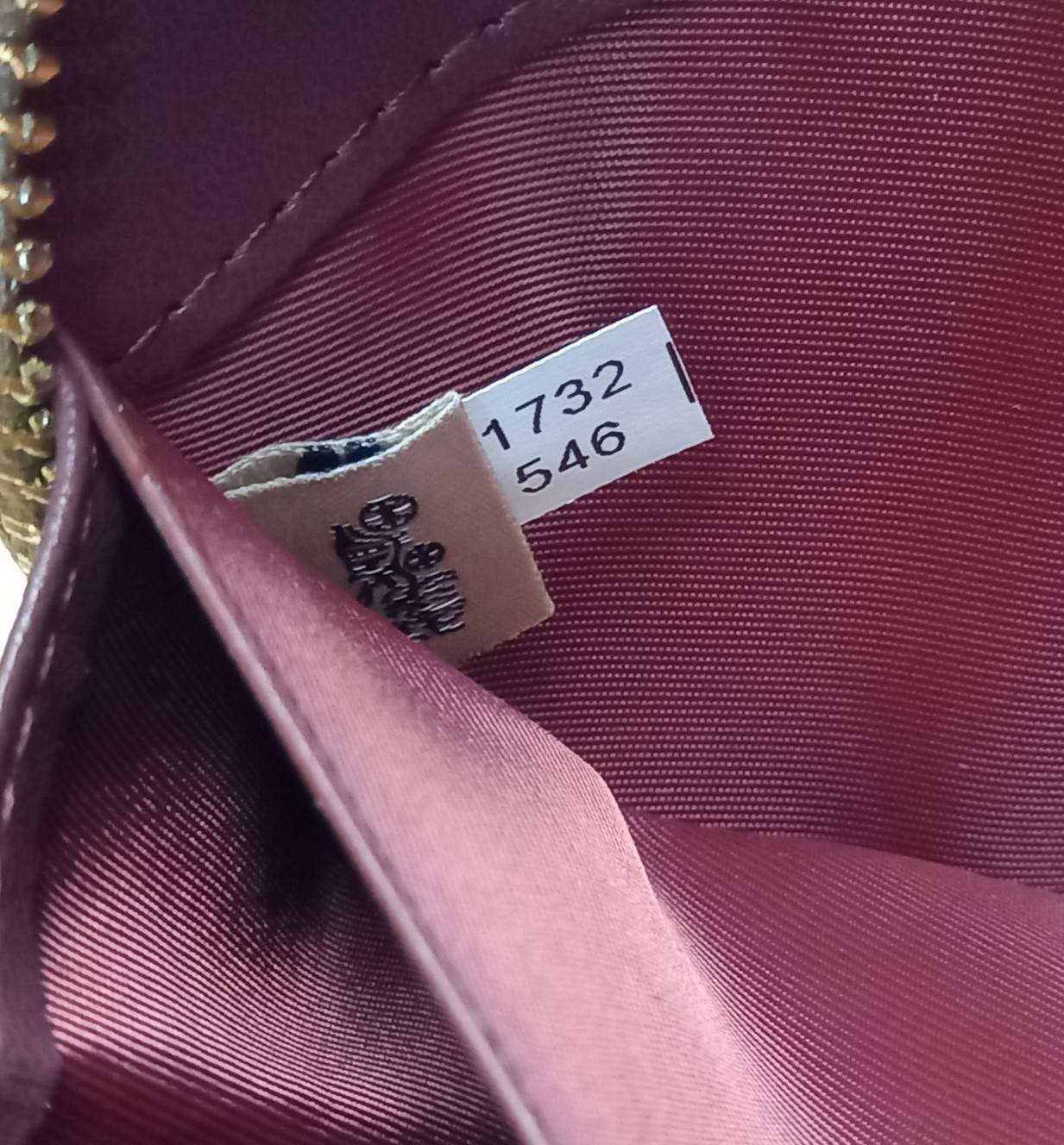 มาเท่าไหรก็ไม่เคยพอจริงๆ มีความต้องการกันถึงขีดสุด❣️😘>>COACH ACCORDION ZIP WALLET IN COLORBLOCK SIGNATURE CANVAS (COACH 31546)🍁กระเป๋าสตางค์ใบยาว ซิปรอบ //วัสดุหนังแคนวาสสลับหนังแท้ ดีไซน์สวย โดดเด่นลงตัวเป็นที่สุด ด้านในมีช่อ