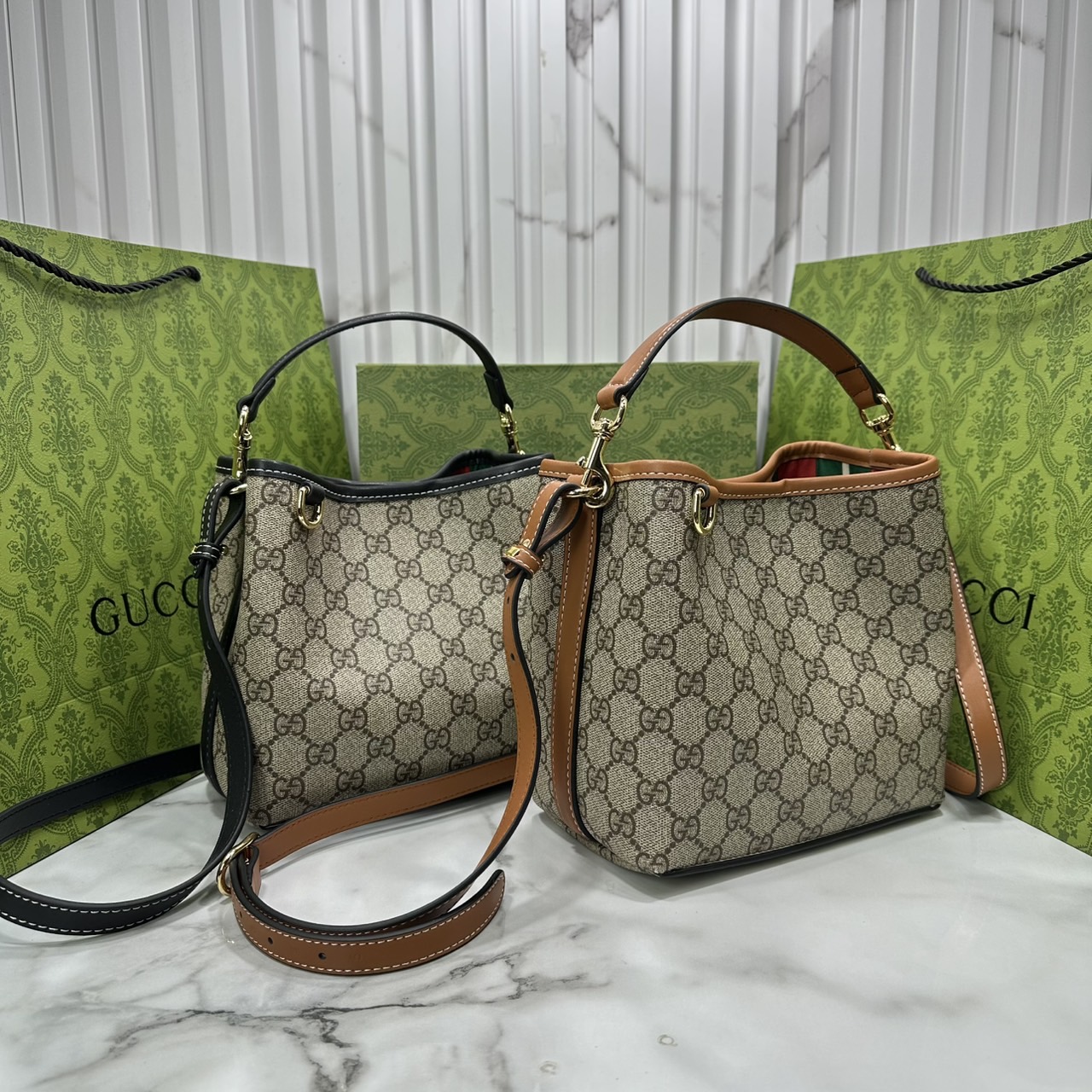 7.5" ORI หนังแท้ | Gucci GG Emblem small bucket bag กระเป๋าสะพายทรงบัคเก็ตใบเล็ก คอลใหม่ตีความประวัติศาสตร์แห่งความสง่างามและงานฝีมือของแบรนด์ขึ้นใหม่