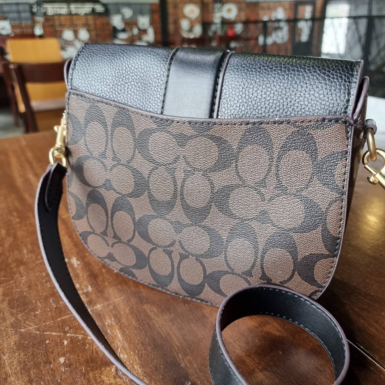 ของแท้ 💯% COACH C2806 GEORGIE SADDLE BAG IN SIGNATURE CANVAS ยกระดับความหรูให้กับตัวเองกันหน่อย