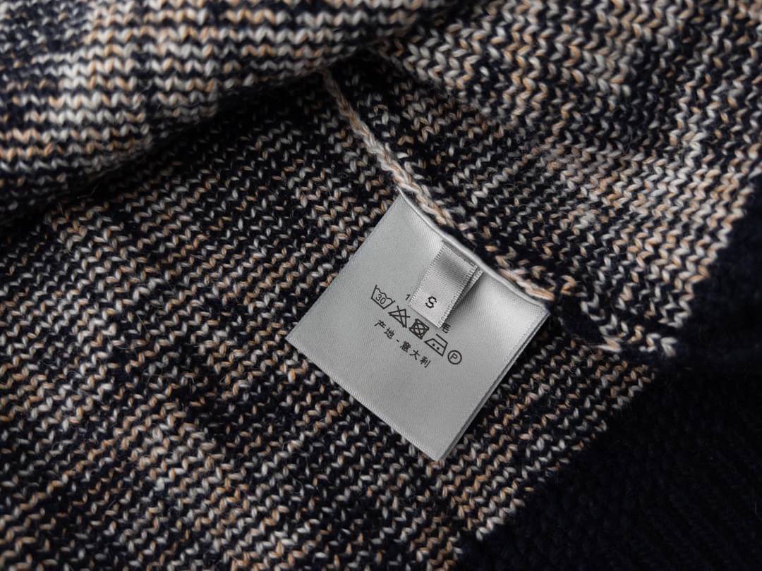 DIOR Sweater / Dior Oblique Sweater งานเกรดออริจินอล มีป้ายแท็กที่คอเสื้อทุกตัว ใส่ได้ทั้งผู้หญิงผู้ชาย พร้อมส่งที่ไทย ภาพสินค้าถ่ายจากงานขายจริง ใช้งานต่างประเทศได้