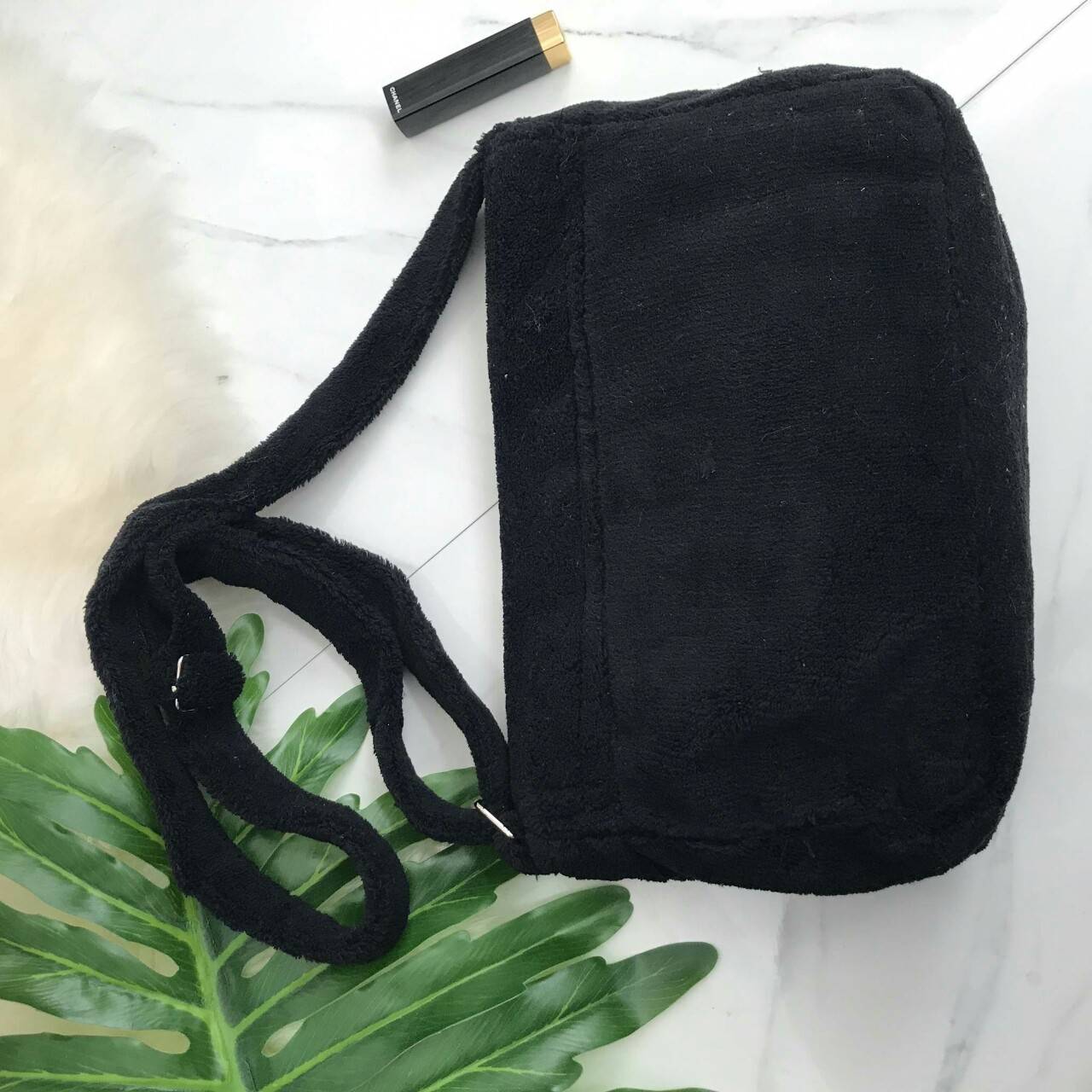 ☃ #กระเป๋าจากงานOutletแท้ 🎈#ภาพถ่ายจากงานขายจริงทั้งหมดนะคะ 🎄New In! ที่หลายคนถามหา มาแล้วจ้า จาก chanel vip gift แบรนด์ดังสุดหรู เป็นกระเป๋า ใบสวยรุ่นหายาก จุของได้เยอะ ขนาดกำลังดี เลิศมาก ใช้แล้วไฮโซ สวยเกินราคาแน่นอนคะ ขนเฟอร์นิ่