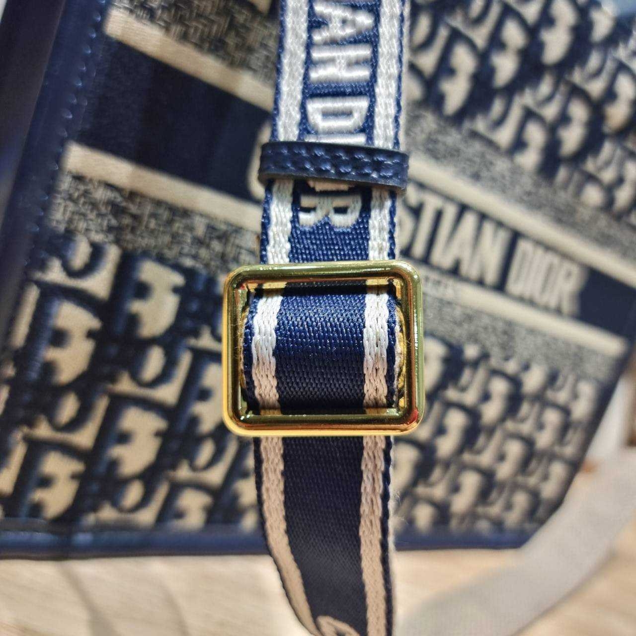 Dior small book tote bag กระเป๋าทรงโท้ทสุดฮิต ไซส์เล็ก ดีไซน์ใหม่ล่าสุด ที่มีทั้งความละมุนและหรูหรา เกรดออริ 1:1 ใช้งานต่างประเทศได้