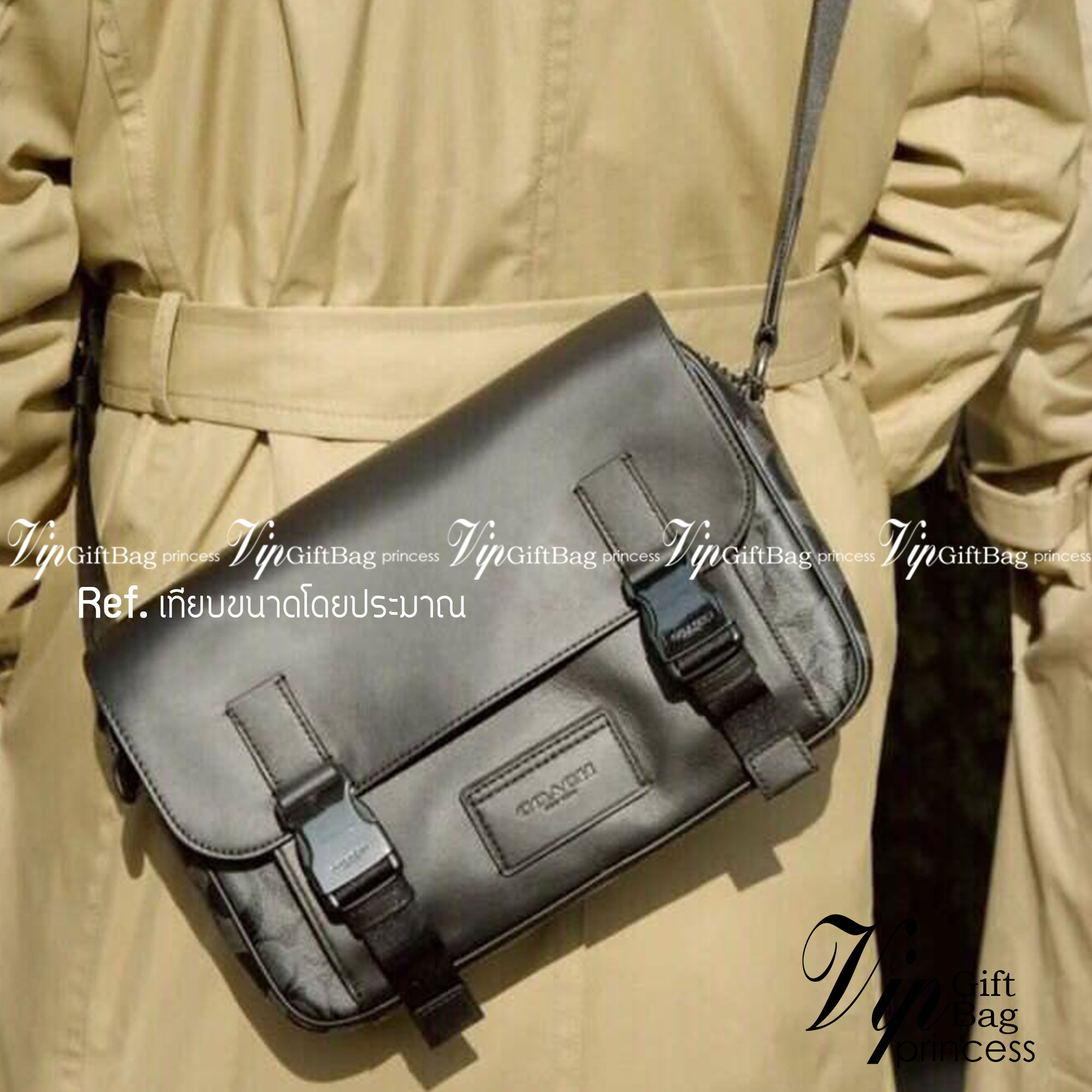 Coach Track Crossbody In Signature Canvas C3747 หล่อบอกต่ออีกหนึ่ง กระเป๋าสะพายทรงแมสเซ็นเจอร์ รุ่นเอาใจหนุ่มๆ ดีไซน์คลาสสิค สุดหรู ดูแพง วัสดุหนังแท้สลับหนังแคนวาส ฝากระเป๋ามีตัวล็อคแน่นหนา เปิดมามีซิปปิดกันหล่นได้อีก ด้านหลังมีช่องย่อย ภายในโล่งกว้าง แบ
