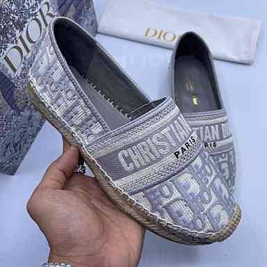 DIOR GRANVILLE ESPADRILLE Oblique Embroidered Cotton รองเท้าที่เป็นเอกลักษณ์ ที่สุดแห่งความหรูหราที่ใช้งานได้ทุกวัน ตัดเย็บจากผ้าฝ้ายปักลาย ประดับด้วยรายละเอียดสวยงาม งานเกรดออริจินอล 1:1 เหมือนที่สุด ภาพสินค้าถ่ายจากงานขายจริง ไม่โป๊ะแตกแน่นอนค่า
