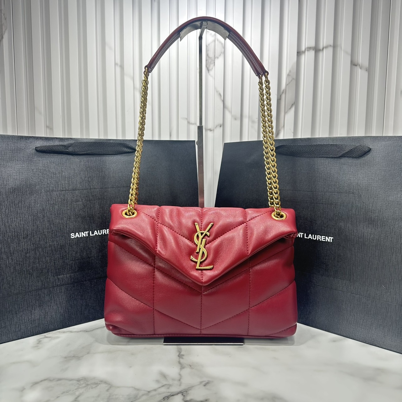 ORI หนังแท้ | 28cm YSL PUFFER SMALL in Nappa leather กระเป๋าสะพายรุ่นยอดนิยม ทรงสวย ใช้ได้บ่อยไม่มีเบื่อ วัสดุหนังสัมผัสนิ่มมือ ดีไซน์เรียบหรู ดูแพง สะพายได้หลากหลาย