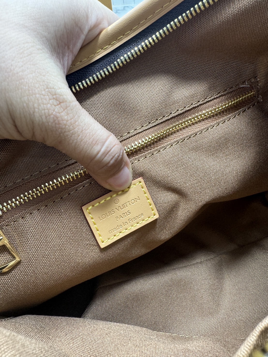 ORI หนังแท้ | LV CarryAll Monogram canvas 30cm กระเป๋าสะพายแครี่ออลรุ่นใหม่ ใบใหญ่จะของได้เยอะดีไซน์เรียบหรู มาพร้อมห่วงโซ่หัวใจห้อยสุดคิ้ว และสายสะพายแยกถอดได้ สวยหรูคลาสสิก