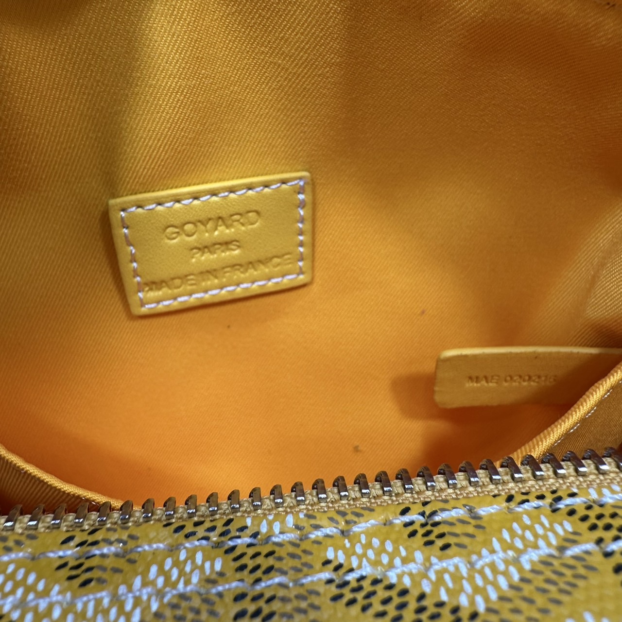 ORI หนังแท้ | Goyard Bowling 25 Toiletry Bag / Goyard Pouch กระเป๋าทรงพอช พร้อมสายถือจับถนัดมือใช้งานง่ายกะทัดรัด ตอบโจทย์ความเรียบง่ายแต่คลาสสิก ใช้ได้ทั้งชายหญิง หรูหรา ติดแกรมที่สุด เป็นรุ่นตามหา ที่ตอนนี้มีพร้อมส่งแล้วค่า