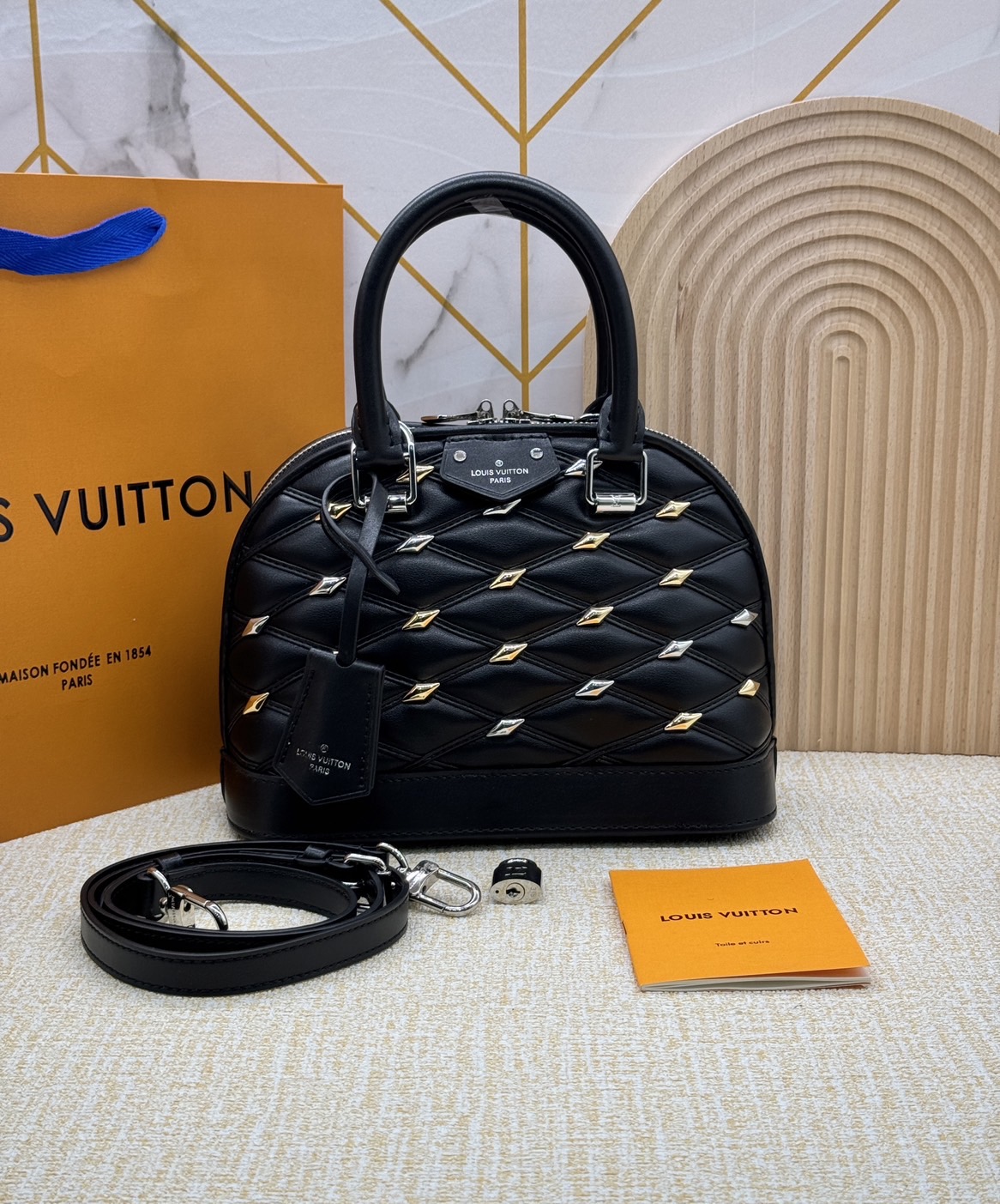 LV Alma BB handbag with a diamond Luxury Malletage Leather Bag กระเป๋าถือสะพาย เกรดออริ 1:1