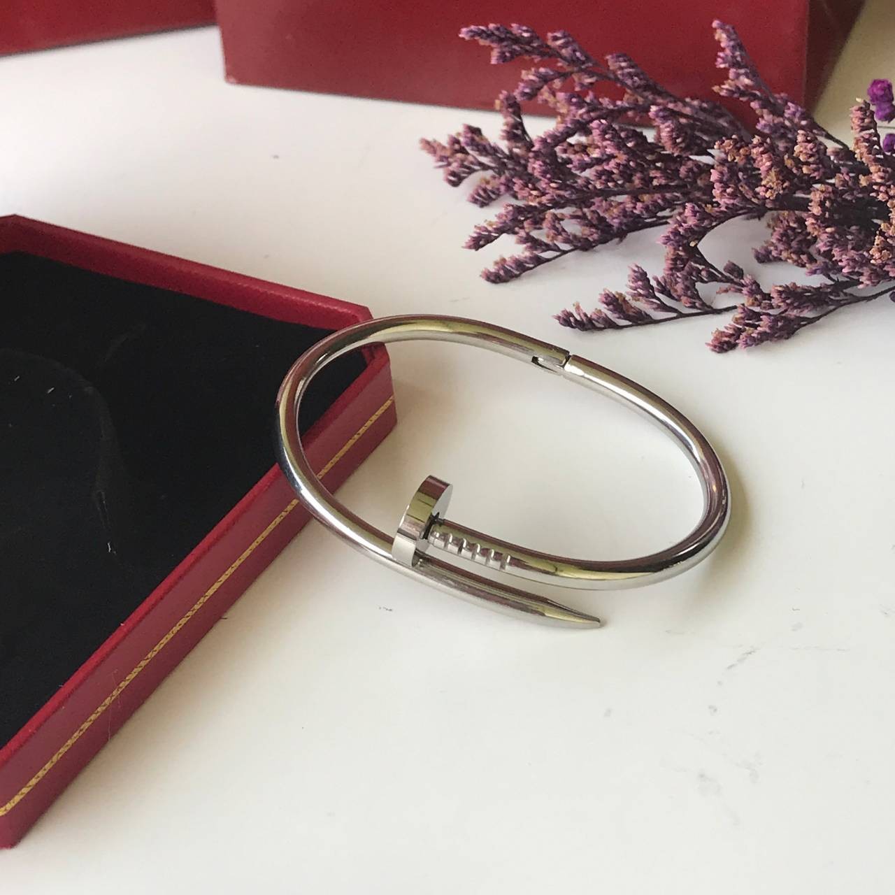 Cartier JUSTE UN CLOU BRACELET กำไลข้อมือตะปู งานดีสุดเกรดออริจินิล วัสดุคุณภาพดี ไม่ลอกไม่ดำ กล่องตามแบบ งานปั้มครบตามรูปเลยค่ะ