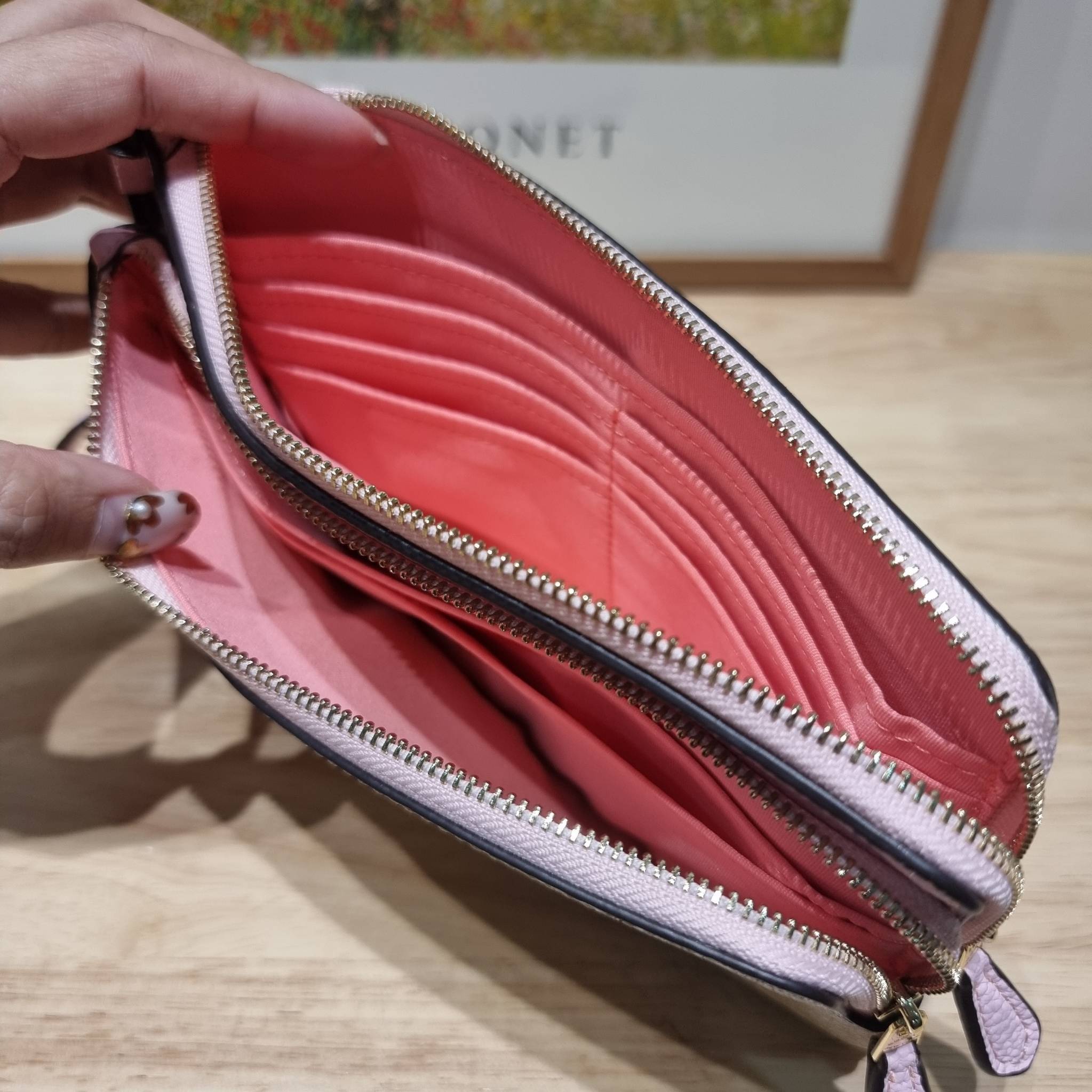 COACH DOUBLE ZIP WALLET IN SIGNATURE CANVAS / C5576 / C5610 / C7313 พร้อมส่ง 8 สี ใหม่ล่าสุด คอล 2023 กระเป๋าคล้องมือใบใหญ่ ดีไซน์ใหม่เล่นระดับ เพิ่มลูกเล่นและดีเทลให้ดูน่าใช้ยิ่งขึ้น