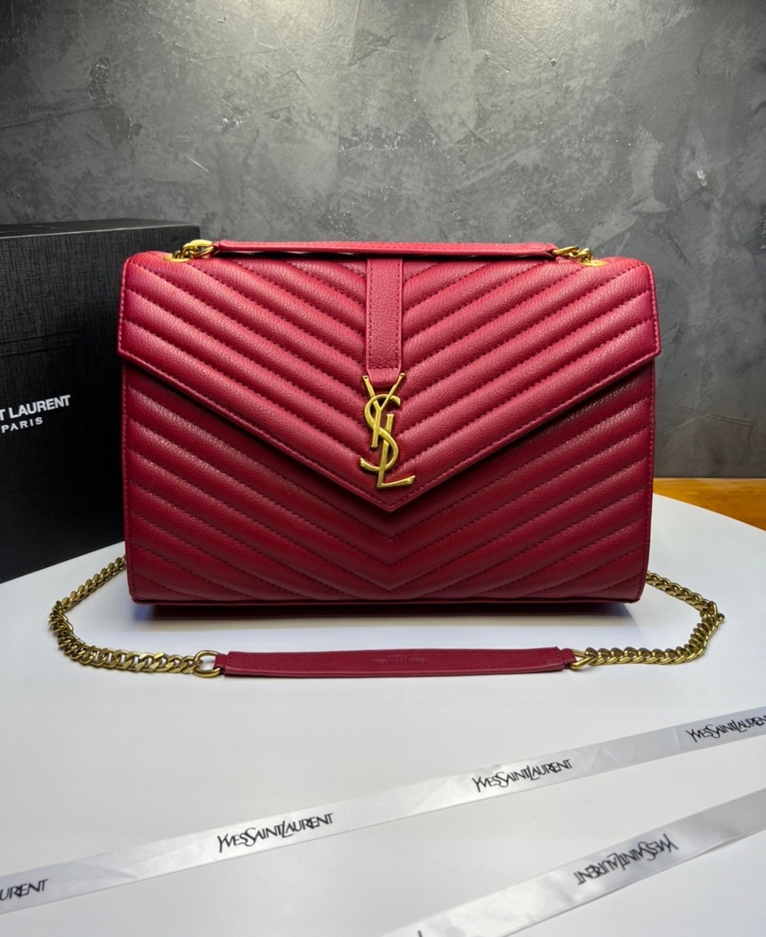 หนังแท้ YSL college large chain bag in quilted leather 30cm กระเป๋าสะพายใบใหญ่ ดีไซน์ทรงสวยหรู ตอบโจทย์ได้ทุกสไตล์ ภาพสินค้าถ่ายจากงานขายจริง ใช้งานต่างประเทศได้