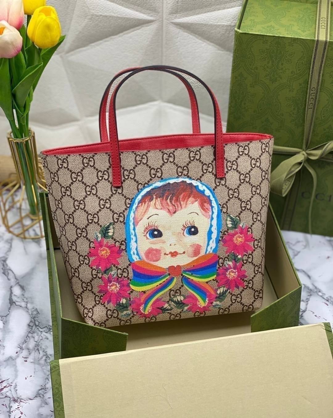 (รวมแบบ) หนังแท้ GUCCI Animal-Friendly Gucci Kid GG Supreme Tote Bag ลายใหม่น่ารักมากเลยค่าา งานหนังแท้ทรงตั้งสวย ขนาดกะทัดรัด จุของได้เยอะ ใช้ได้ทั้งเด็กและผู้ใหญ่ น่ารักมากค่ะ