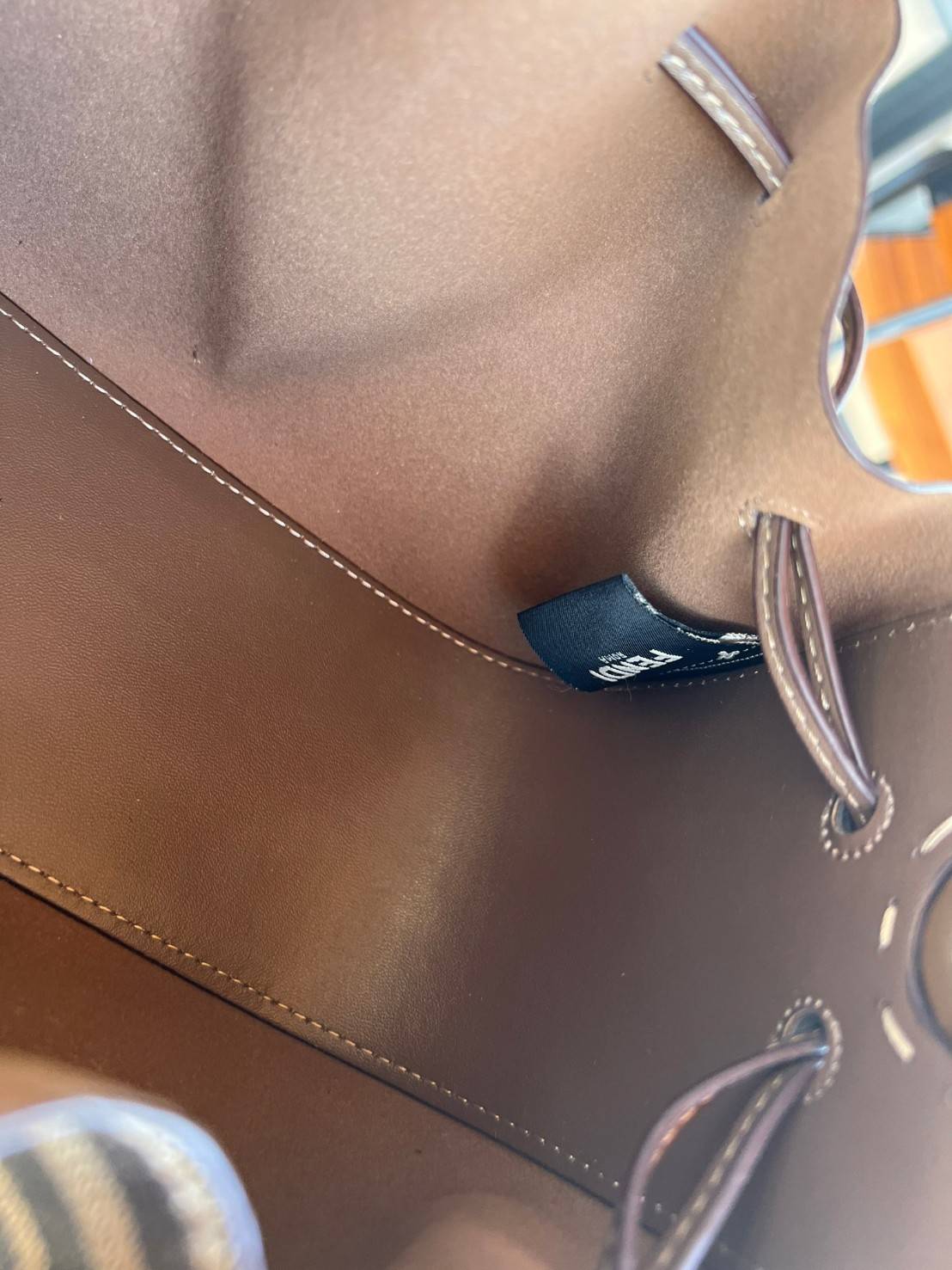 Fendi Pomodorino Brown FF Fabric Mini Bag กระเป๋าถือหรือสะพายไหล่ วัสดุผ้าโพลีเอสเตอร์ ลายแบรนด์ ผสมหนังวัวแท้ เปิดปิดด้วยเชือกรูด ทรงน่ารัก กะทัดรัด น้ำหนักเบา ใส่โทรศัพท์ i-phone+ ได้ สวยหรูลูกคุณหนูที่สุดเลยค่าใบนี้