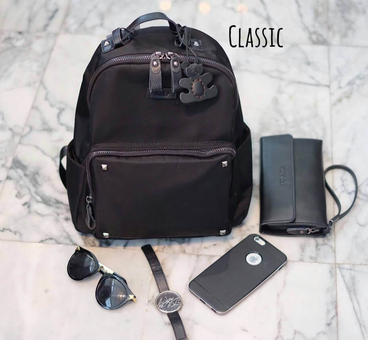 ใหม่สุด !!! เป้Keepไนล่อนห้อยพี่หมีteddy_duo เอาใจสาวๆ ชอบสไตด์ เป้ ทางร้านได้ รุ่น classic ประดับหมุดดำ จาก แบรนด์ keep มาฝากคะ จุดเด่น 💙 กระเป๋า ผ้าไนล่อน น้ำหนักเบา สายหนังแท้ ทนทาน ดีไซด์ ทันสมัย เข้าได้กับทุกชุด สายสะพายมีแผ่นหนังแท้รอง สะพาย