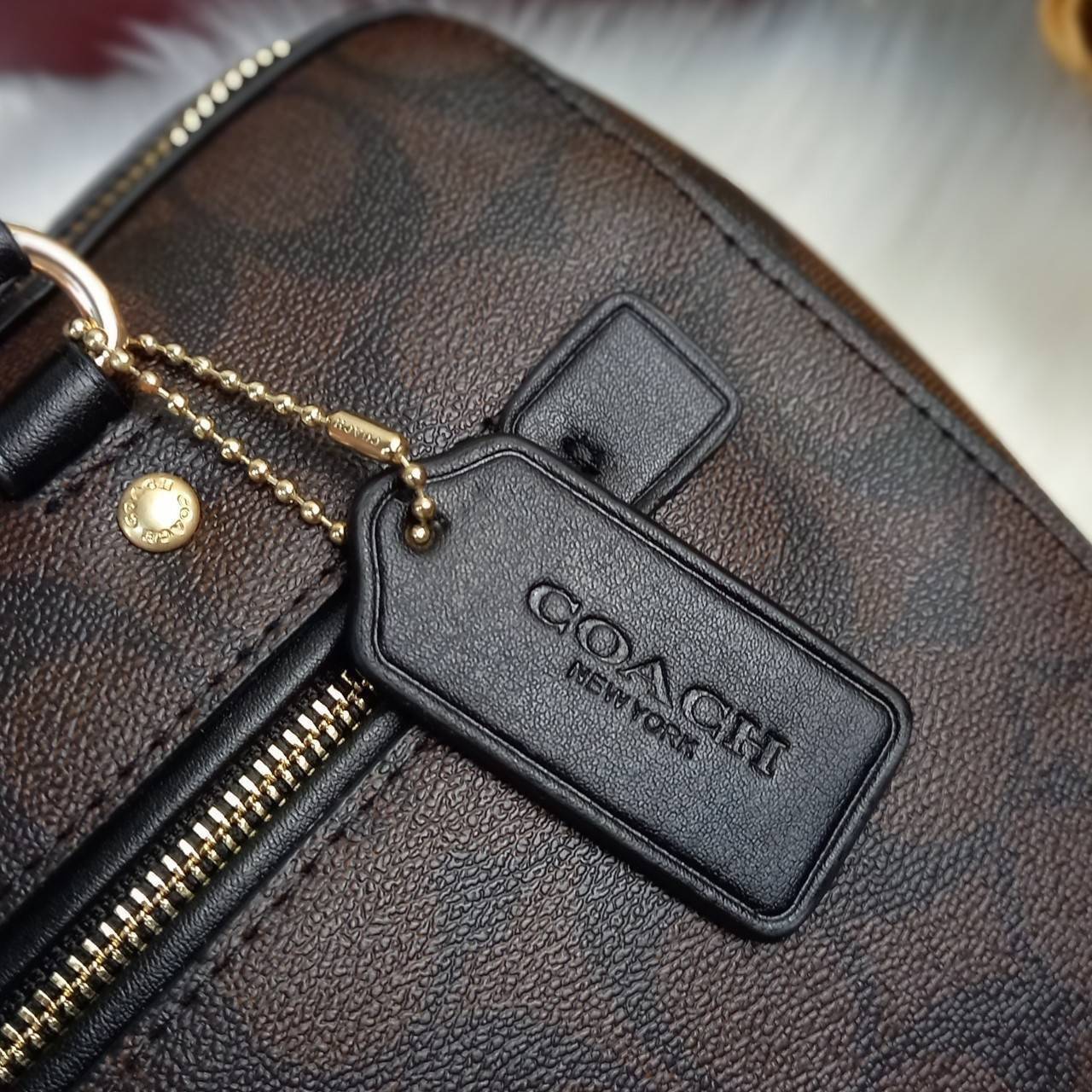 COACH ROWAN SATCHEL IN SIGNATURE CANVAS (COACH F83607)🌺ระดับตัวTOP ยกให้เธอเลย กับรุ่นนี้💃//หมอน 10" รุ่นมีช่องซิปด้านหน้า สามารถแยกเก็บของสำคัญๆได้อย่างเป็นสัดส่วน สำหรับใครที่ชอบกระเป๋าที่จุของได้เยอะๆ รุ่นนี้ตอบโจทย์ได้เลย แนะนำว่า