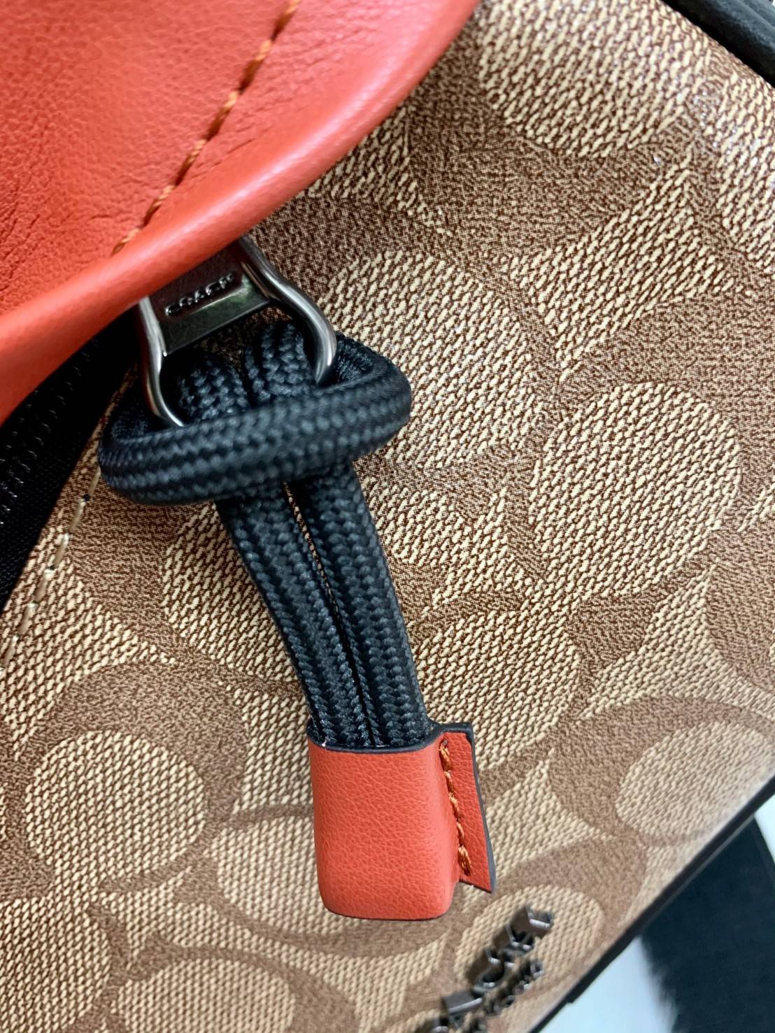ของแท้ 💯% COACH GRAHAM CROSSBODY IN COLORBLOCK SIGNATURE ((83133)) พร้อมส่งค่ะ! กระเป๋าสะพายครอสบอดี้ร์ หนังแท้อย่างดี นิ่มมือค่ะ
