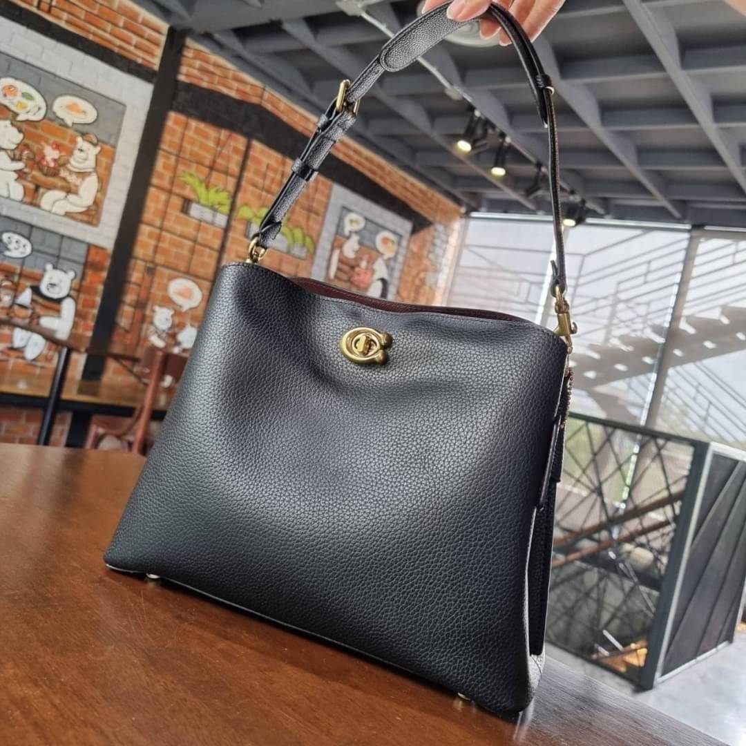 COACH WILLOW SHOULDER BAG ((C2745//C2590//C2621)) พร้อมส่งที่ไทย รุ่นแนะนำค่ะ🔥🔥 🔺กระเป๋าหิ้ว//คล้องไหล่//สะพายข้าง สุดคุ้ม! หนังแท้ชั้นดี ได้ไปหลงรักแน่นอนค่ะ หนังสวยมากๆ😘 🔺ตัวกระเป๋าแบ่งเป็นสองช่องหลัก ด้านนึงเป็นแ
