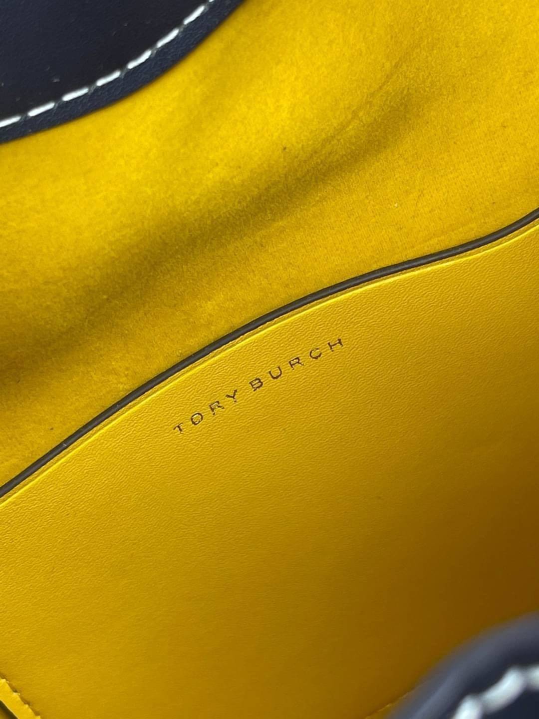 Medium Tory Burch T Monogram jacquard bucket bag เปิดตัวกระเป๋า T MONOGRAM รุ่นใหม่ล่าสุดจาก TORY BURCH ครั้งแรกกับโมโนแกรม ที่ได้รับแรงบันดาลใจมาจากโลโก้สุดคลาสสิก