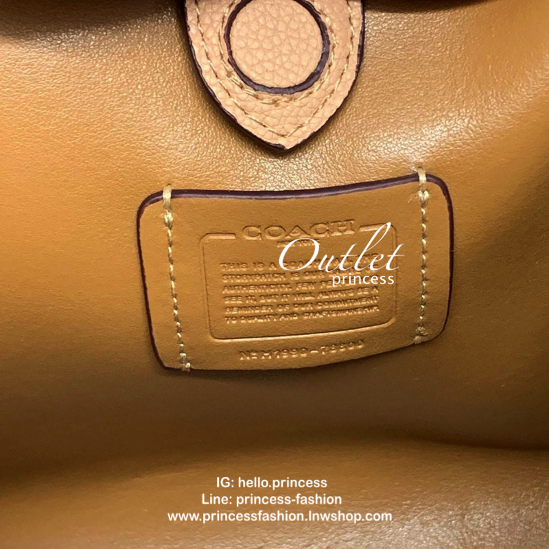 COACH HADLEY HOBO 21 BAG กระเป๋าถือหรือสะพายข้าง เรียบหรู หนังแท้ลายโทโก หนังนิ่ม ปรับเปลี่ยนได้ 2 ทรง ปากกระเป๋ามีกระดุมแม่เหล็ก พร้อมตะขอเกี่ยว ภายในกว้าง ใส่ wallet ยาว mini iPad และของใช้ได้จุ พร้อมสายสะพายยาส ถอด ปรับระดับได้ค่ะ Must have!