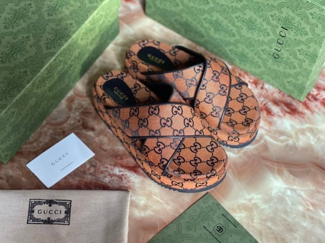 หนังแท้ GUCCI Denim Sandals / GG jacquard organic denim platform sandals / GG Shoes พร้อมส่งที่ไทย รองเท้าผ้าเดนิมเกรดเทพออริจินอล ภาพสินค้าถ่ายจากงานขายจริง ใช้งานต่างประเทศได้ค่ะ
